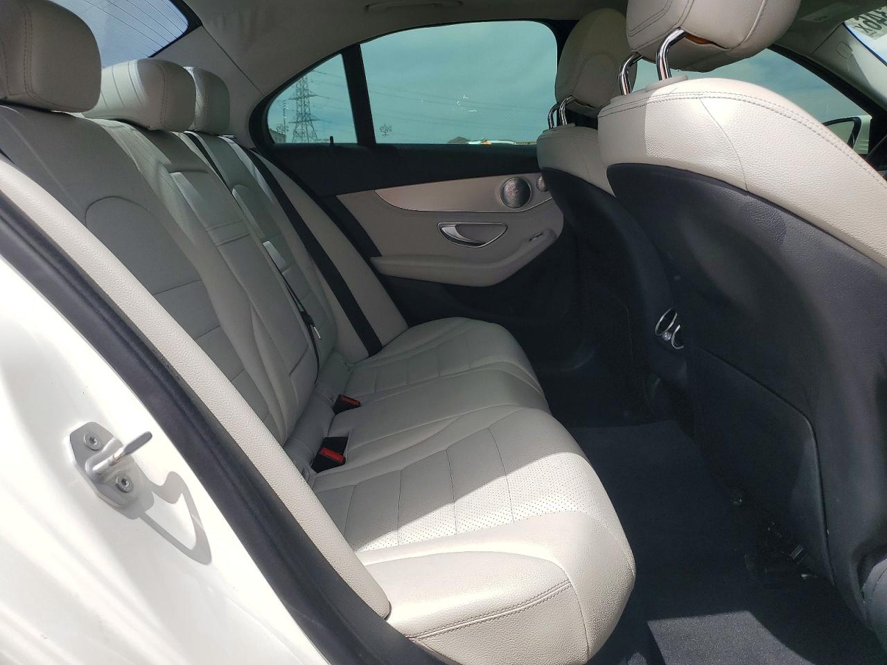 2016 MERCEDES-BENZ C C300