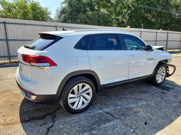 2022 VOLKSWAGEN ATLAS CROSS SPORT SE w/ Tech