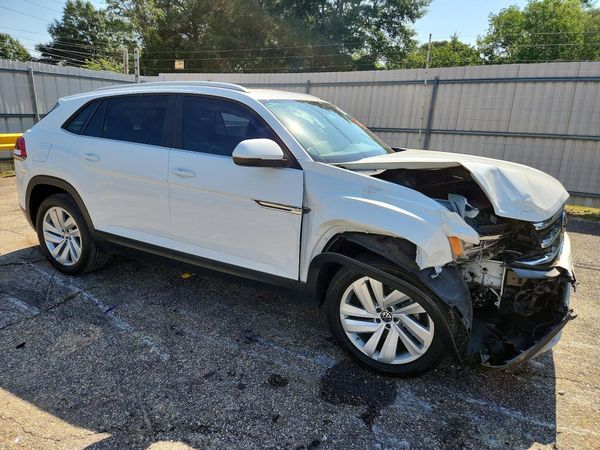 2022 VOLKSWAGEN ATLAS CROSS SPORT SE w/ Tech