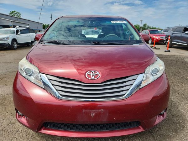 2012 TOYOTA SIENNA