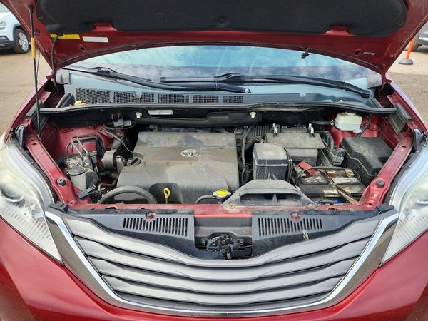 2012 TOYOTA SIENNA
