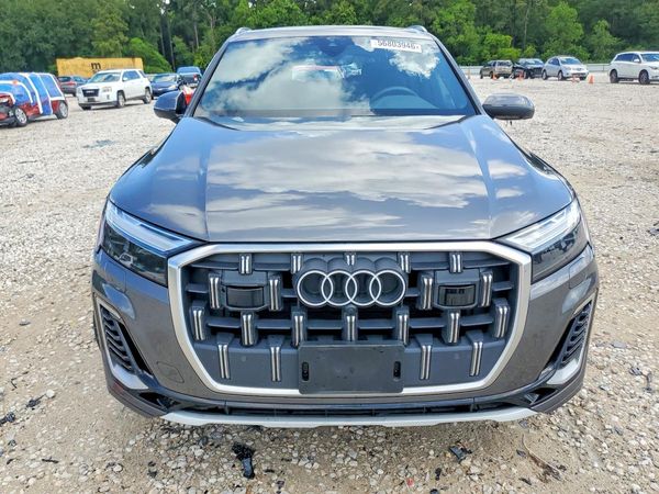 2025 AUDI Q7 quattro Premium