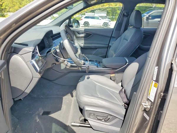 2025 AUDI Q7 quattro Premium