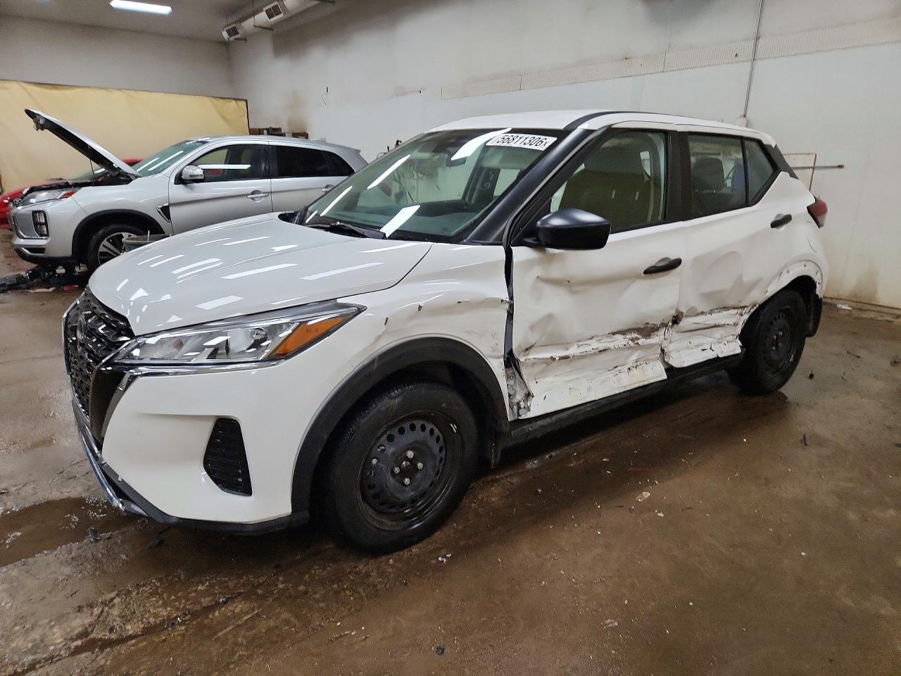 2024 NISSAN KICKS