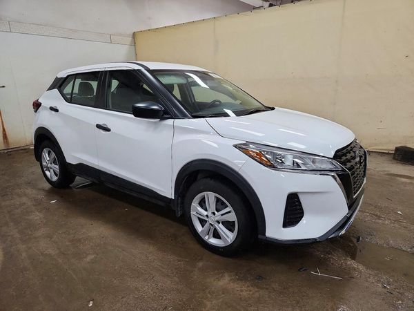 2024 NISSAN KICKS