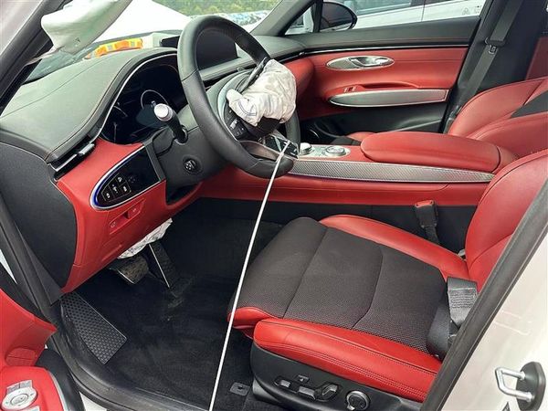 2024 GENESIS GV70