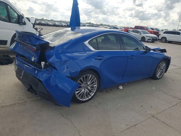 2022 LEXUS IS