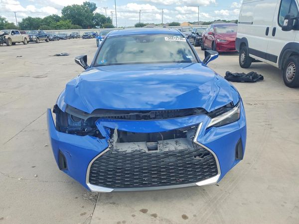 2022 LEXUS IS