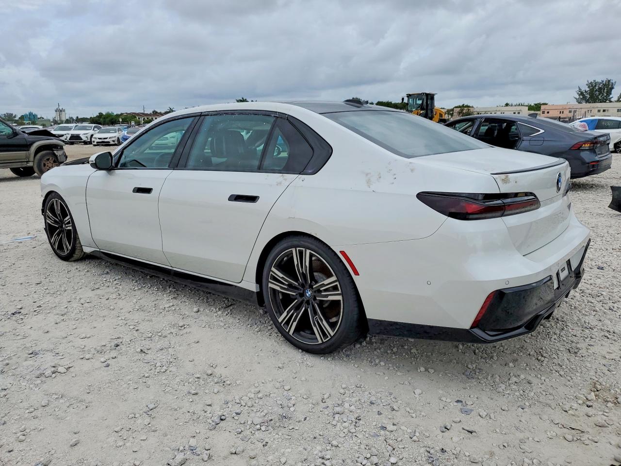 2025 BMW 740