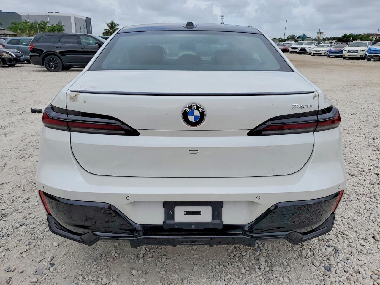 2025 BMW 740