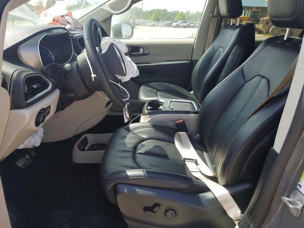 2023 CHRYSLER PACIFICA Touring L — DENT