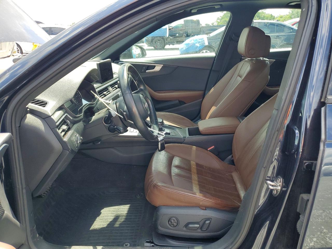 2017 AUDI A4 quattro Premium
