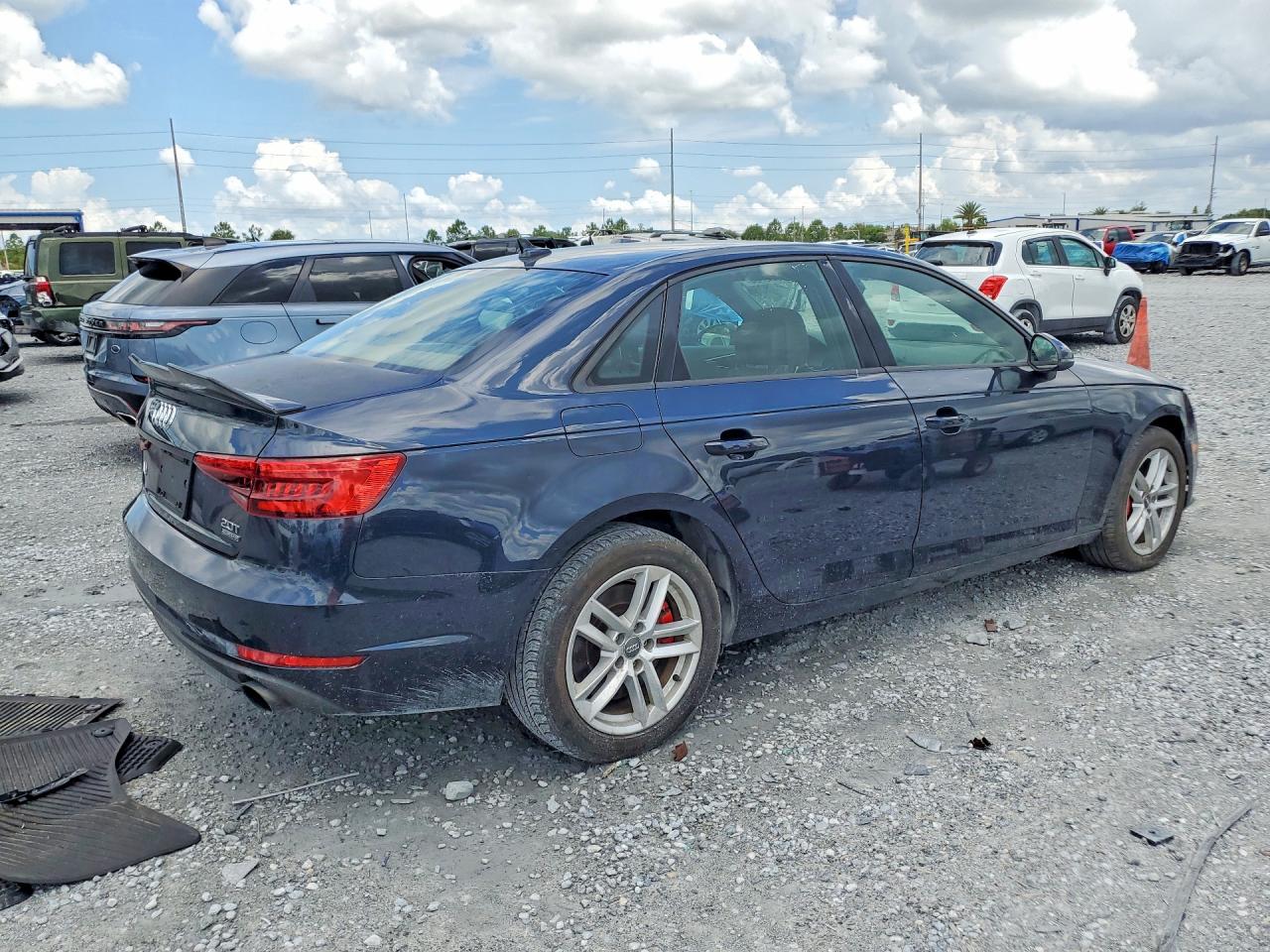 2017 AUDI A4 quattro Premium