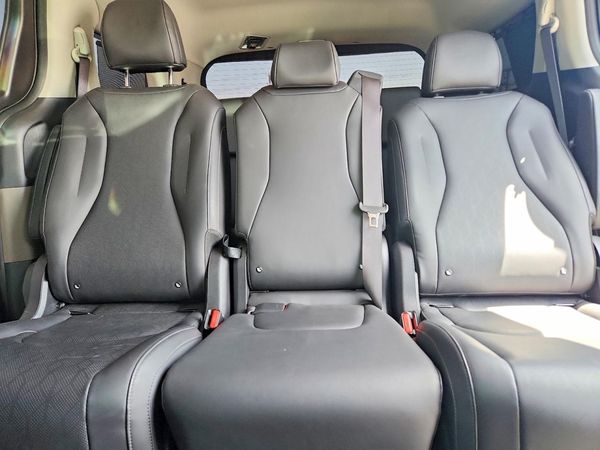 2026 KIA CARNIVAL EX