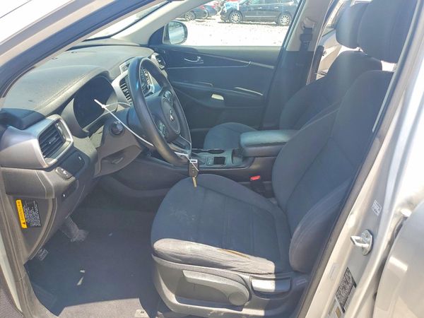 2016 KIA SORENTO L / LX