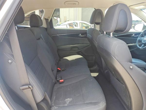 2016 KIA SORENTO L / LX