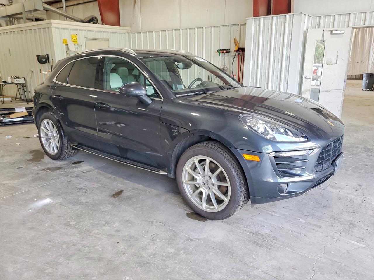 2017 PORSCHE MACAN