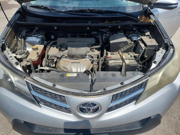 2013 TOYOTA RAV4 High — Engine bay