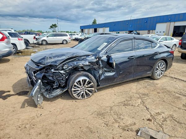 2019 LEXUS ES