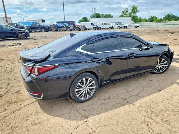 2019 LEXUS ES