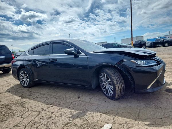 2019 LEXUS ES