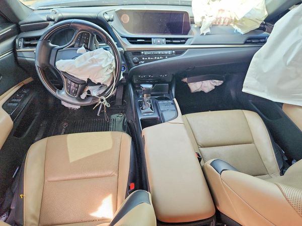 2019 LEXUS ES