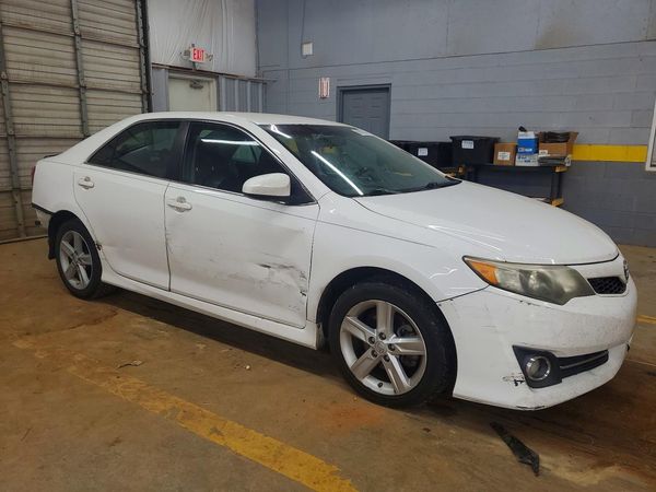 2014 TOYOTA CAMRY