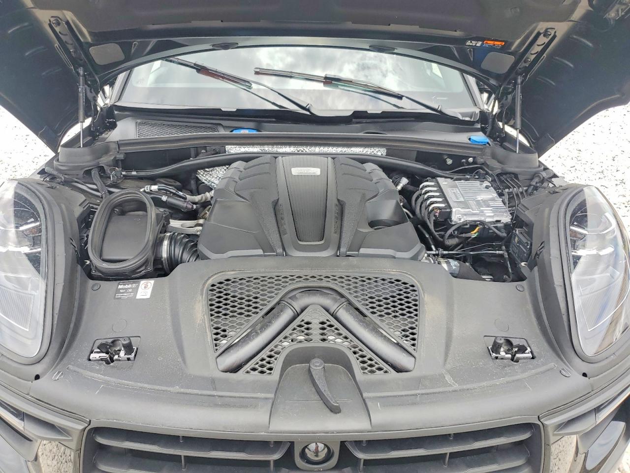 2025 PORSCHE MACAN S