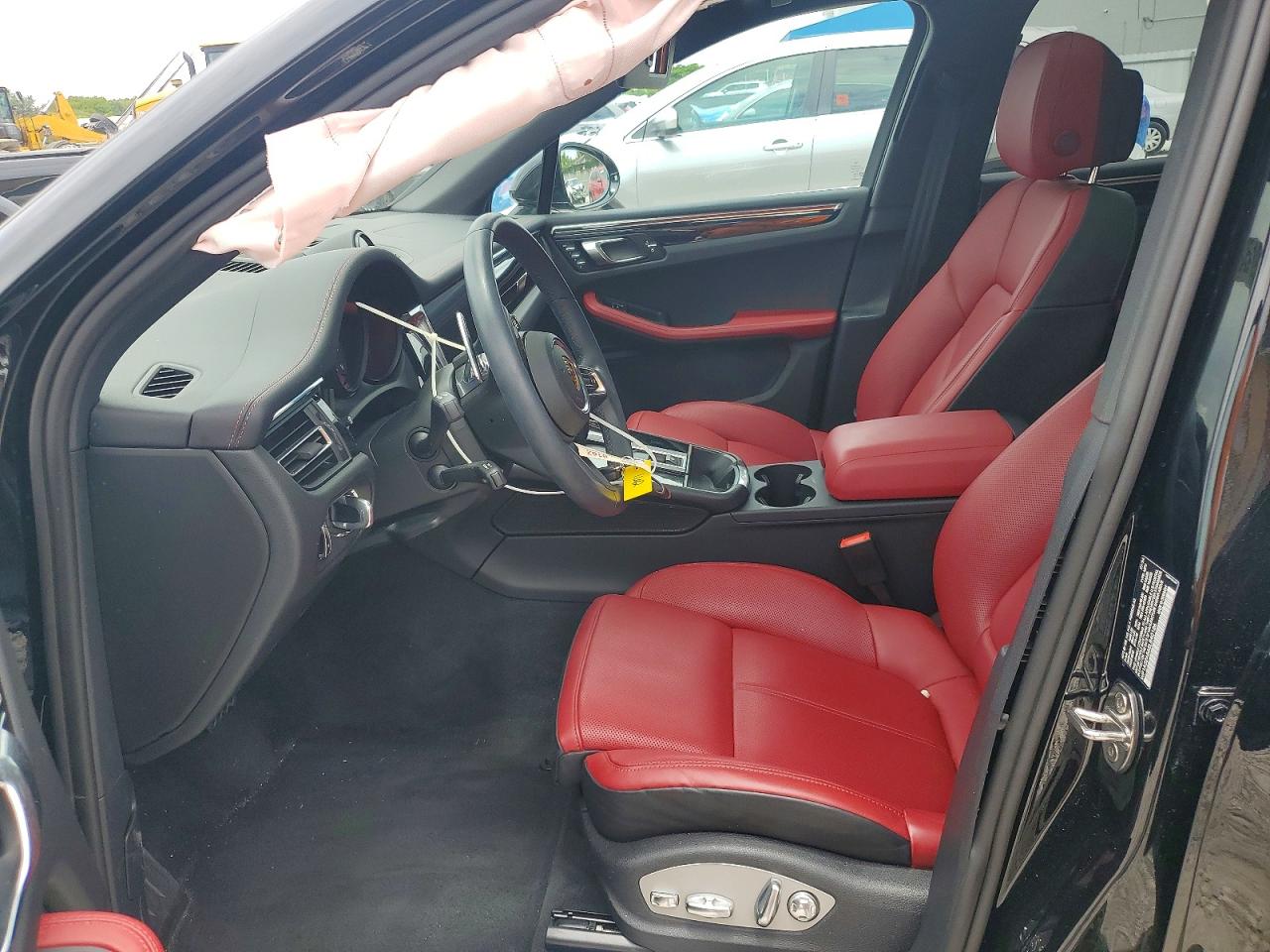 2025 PORSCHE MACAN S