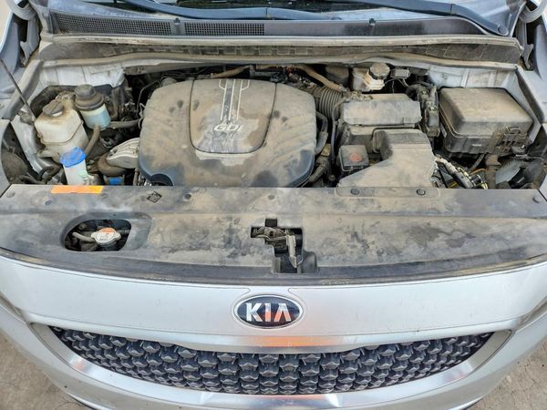 2016 KIA SEDONA LX - Middle-low