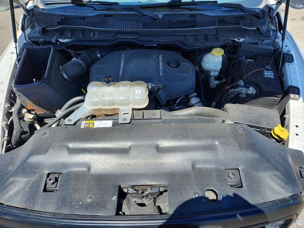 2016 RAM 1500 LARAMIE CREW CAB 4X4