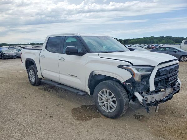 2024 TOYOTA TUNDRA SR5