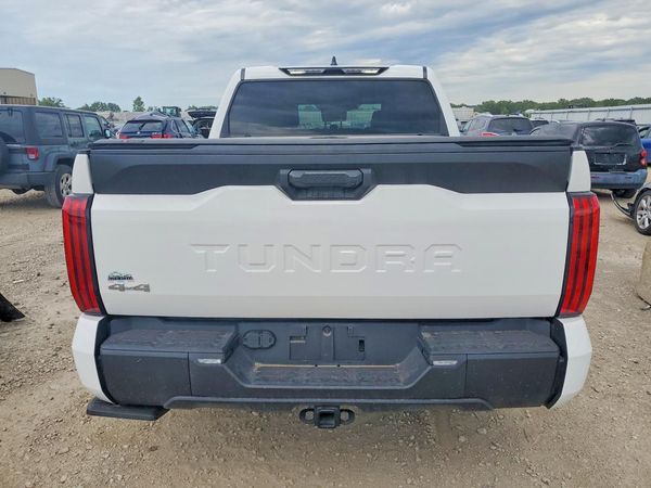 2024 TOYOTA TUNDRA SR5