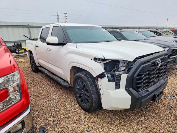 2023 TOYOTA TUNDRA SR5 — Passenger 3/4
