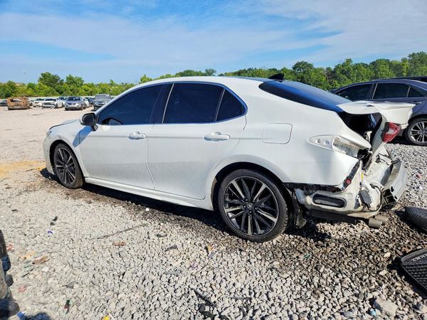 2018 TOYOTA CAMRY