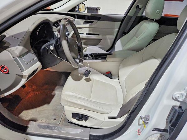 2016 JAGUAR XF Prestige