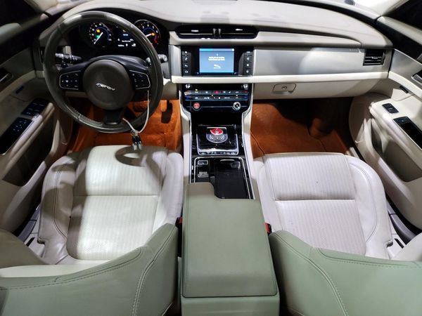 2016 JAGUAR XF Prestige