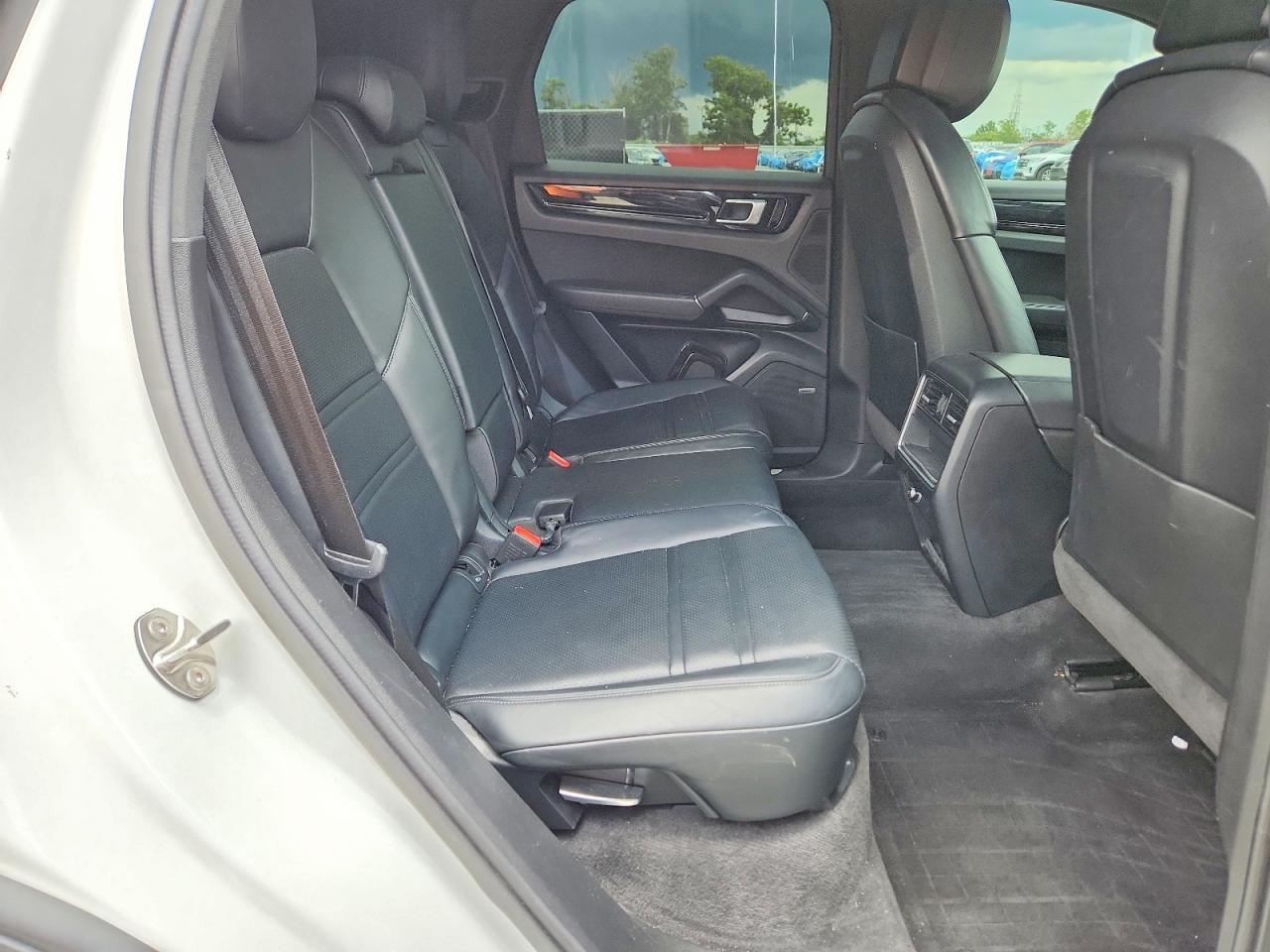2021 PORSCHE CAYENNE