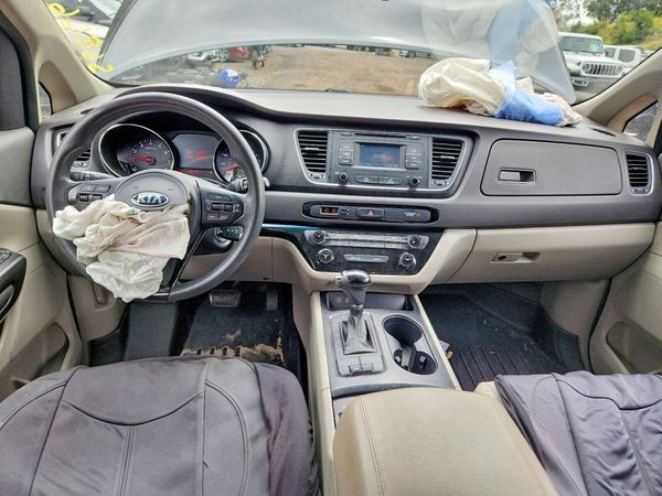 2016 KIA SEDONA LX - Middle-low