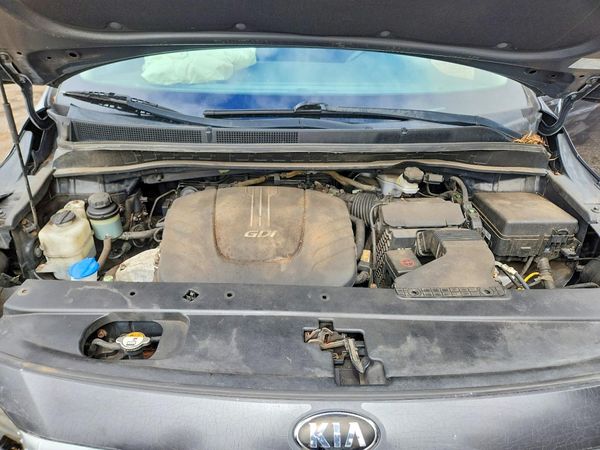 2016 KIA SEDONA LX - Middle-low