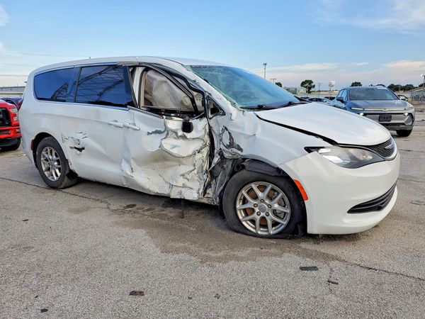 2020 CHRYSLER VOYAGER LX