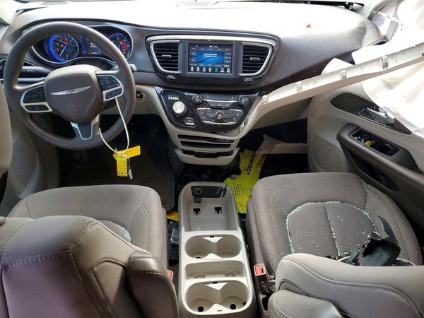 2020 CHRYSLER VOYAGER LX
