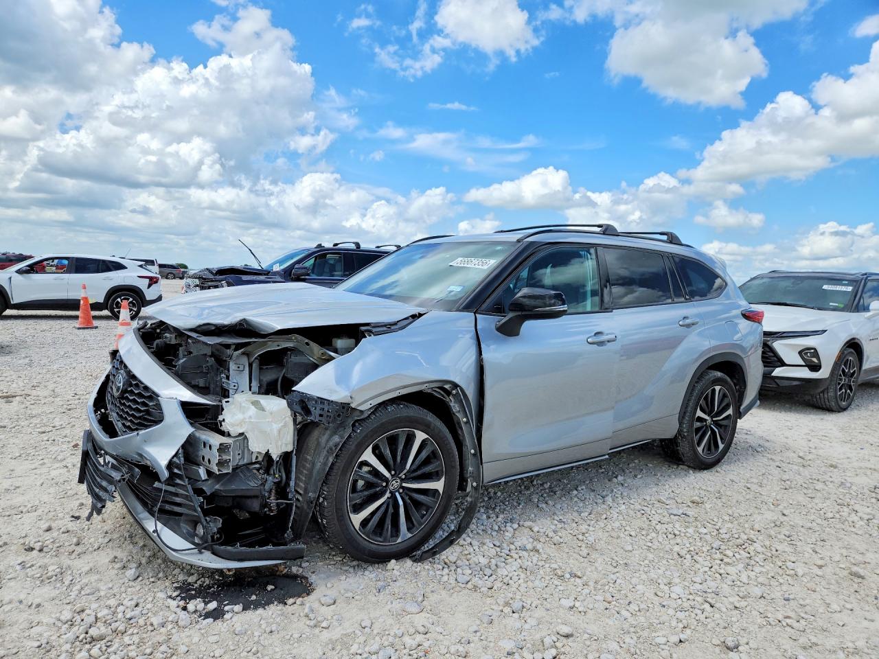 2021 TOYOTA HIGHLANDER XSE