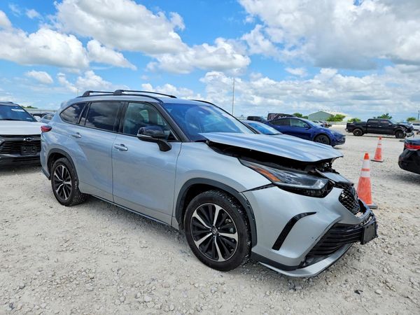 2021 TOYOTA HIGHLANDER XSE