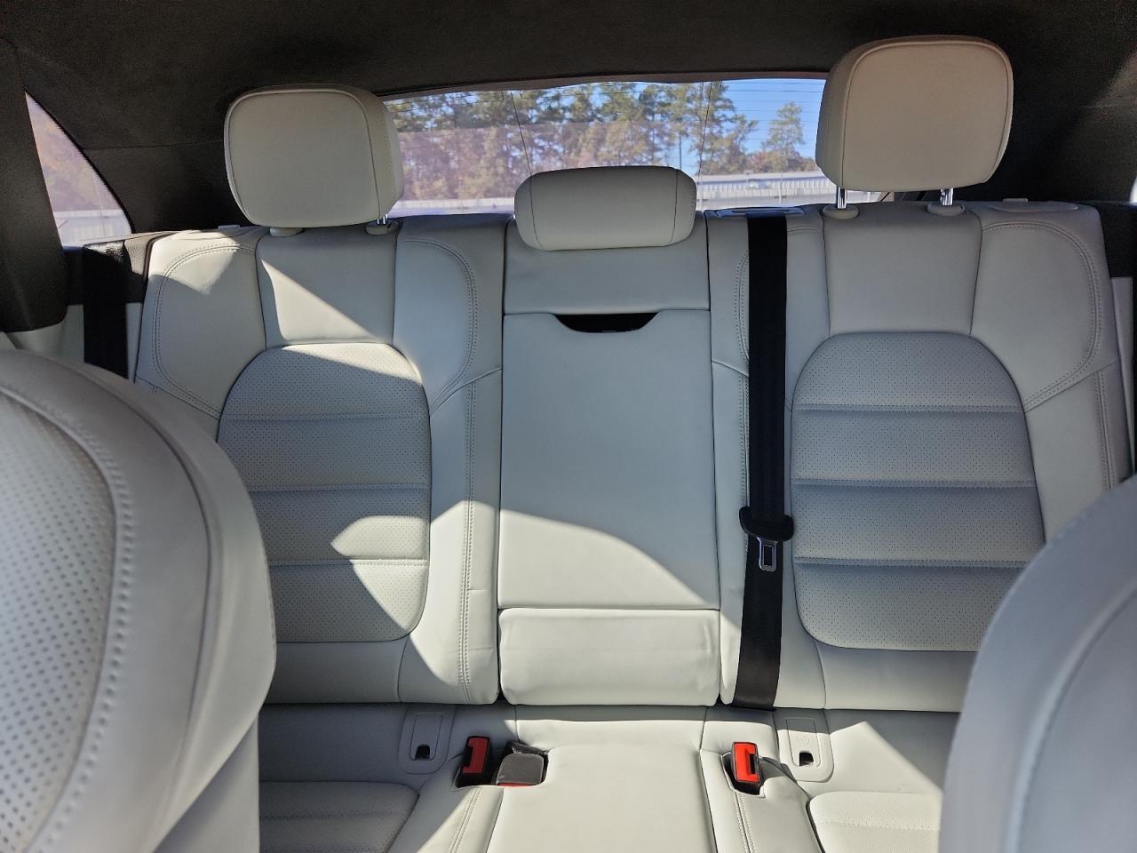 2020 PORSCHE MACAN