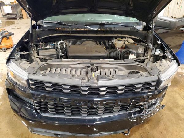 2019 CHEVROLET SILVERADO Custom — Engine bay