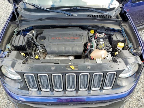 2018 JEEP RENEGADE LATITUDE 4X2 — Engine bay