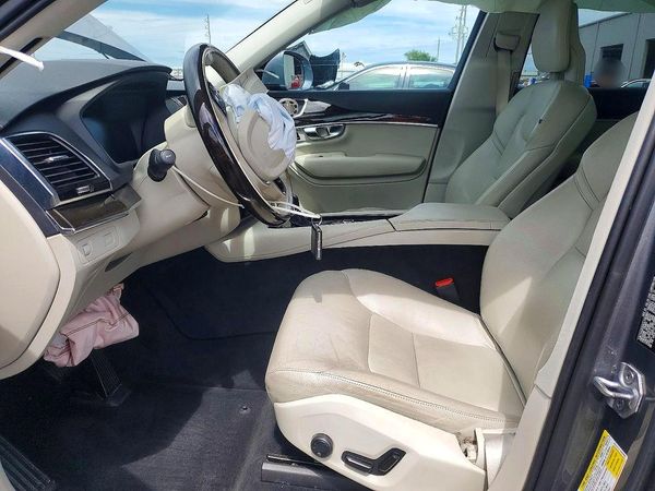 2018 VOLVO XC90