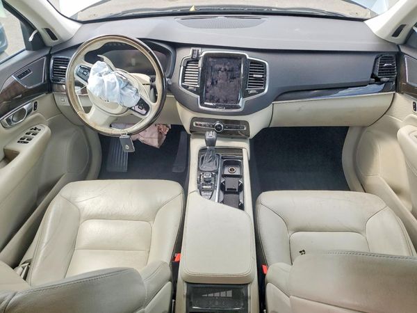 2018 VOLVO XC90
