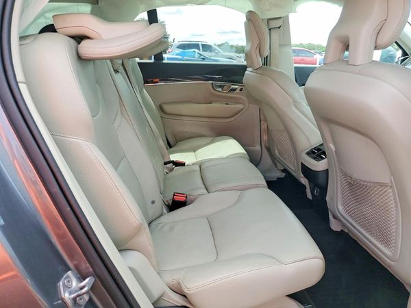 2018 VOLVO XC90